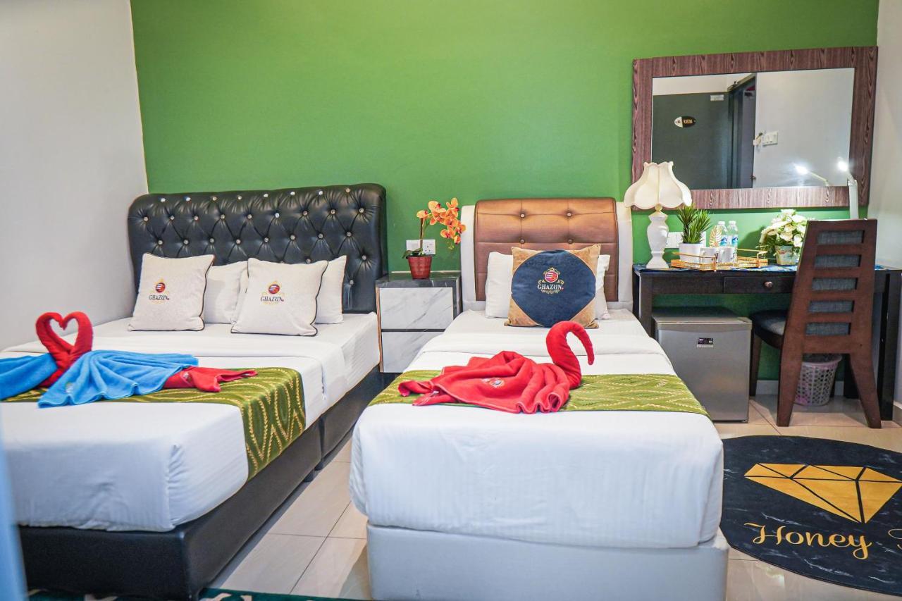 Ghazrins Desaru Hotel Pengerang Luaran gambar