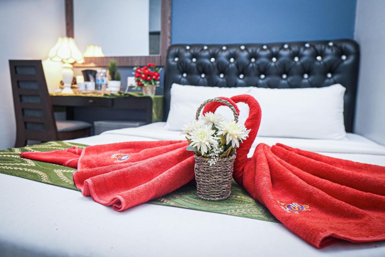 Ghazrins Desaru Hotel Pengerang Luaran gambar